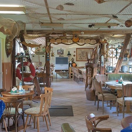 Familienzimmer Mit Gemeinschaftsbad Gross Banzelvitz Exteriér fotografie